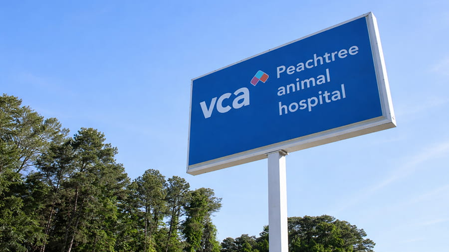 Exterior signage at VCA Peachtree Animal Hospital