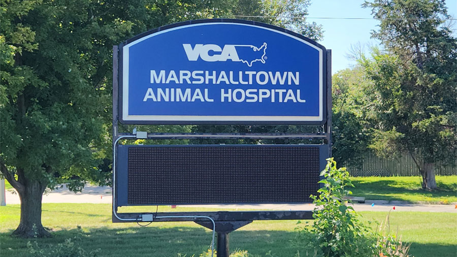 VCA Marshalltown Animal Hospital Exterior Sign