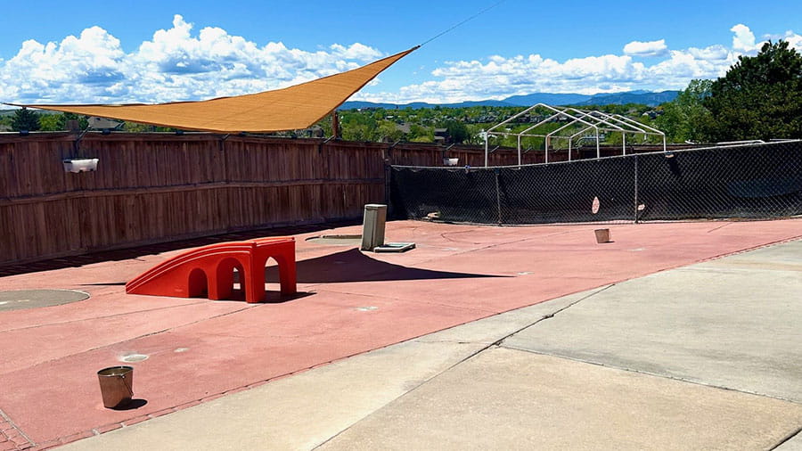 VCA Mountainview Pet Lodge Outdoor Play Yard