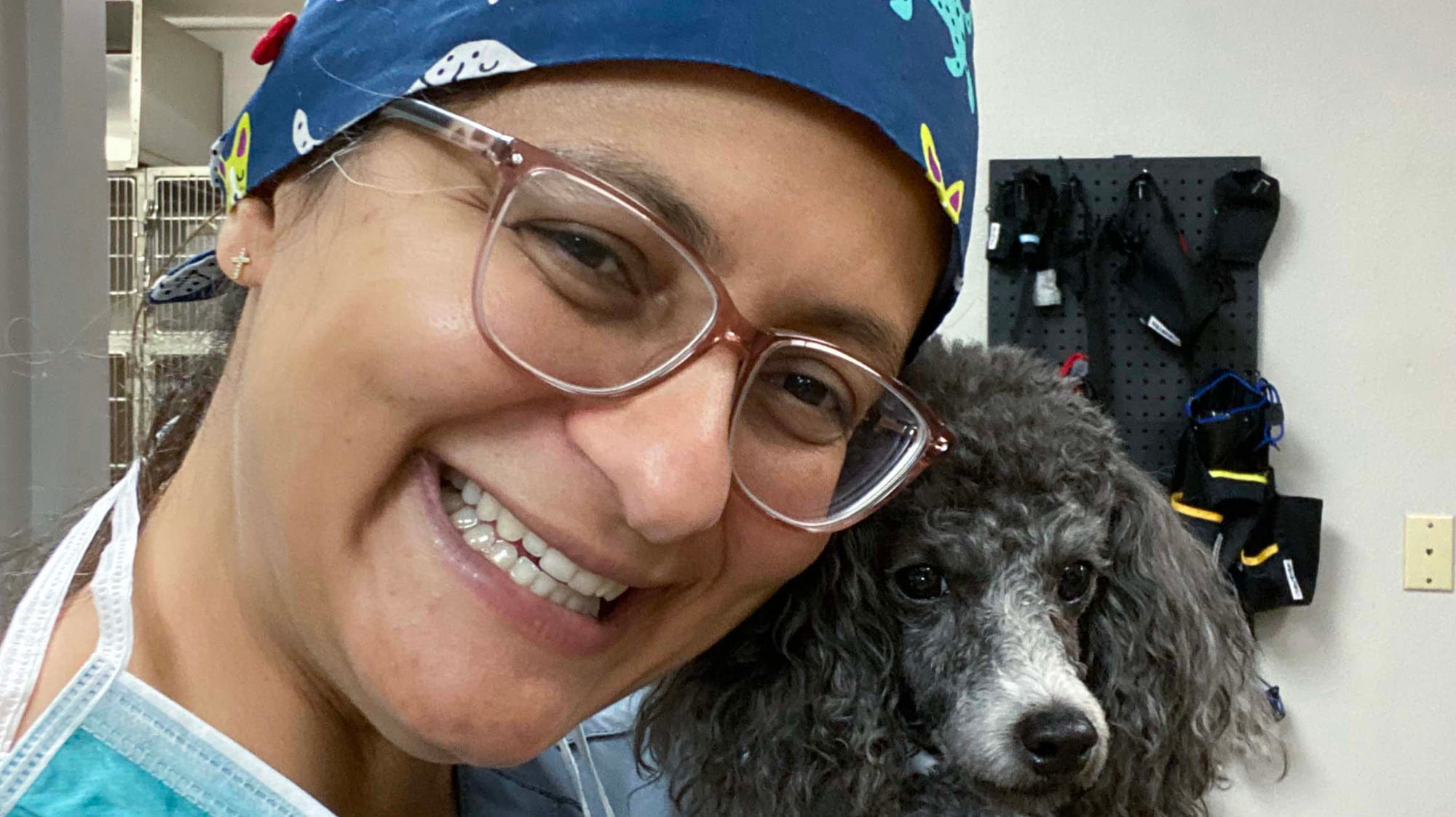 Dr. Roberta Levenberg com cachorro