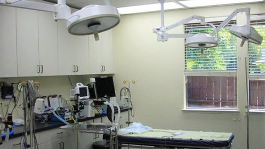876x493 encina in office surgical suite